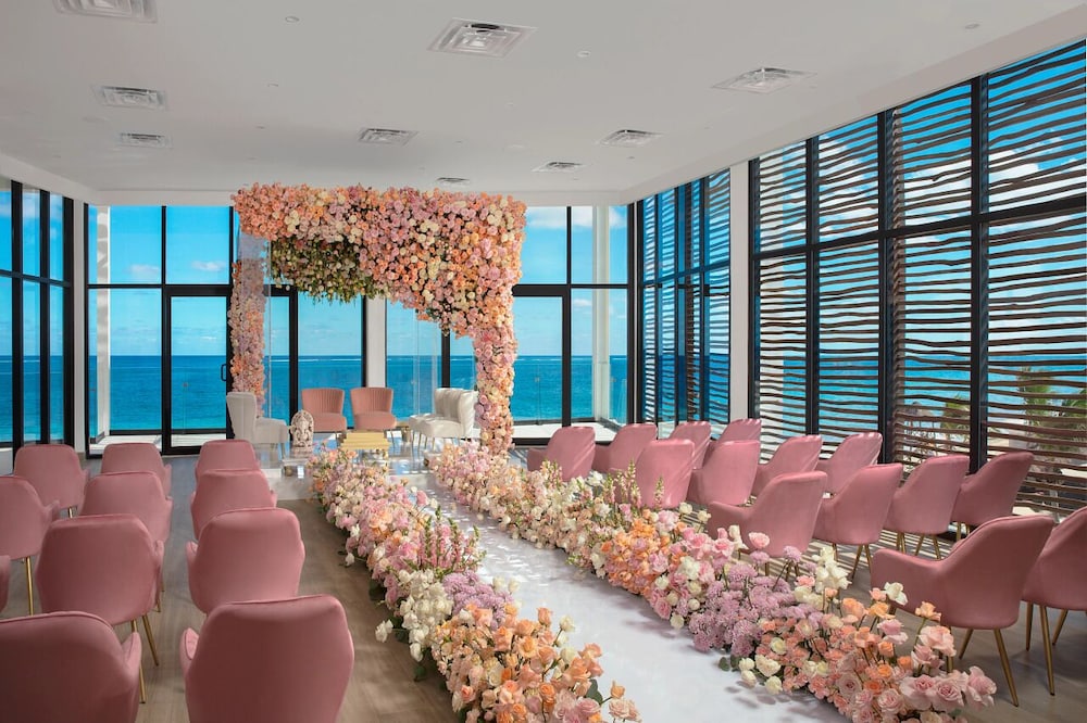 Dreams Sapphire Resort & Spa - All Inclusive — Hotel building in Puerto Morelos, Quintana Roo