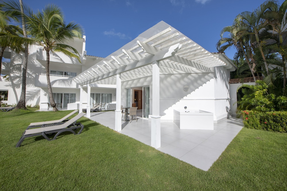 Occidental Punta Cana - All Inclusive — Hotel building in Bavaro, La Altagracia