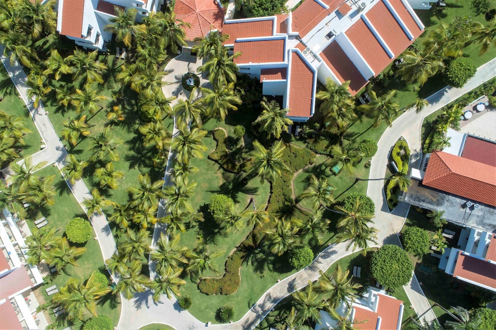 Occidental Punta Cana - All Inclusive — Hotel building in Bavaro, La Altagracia