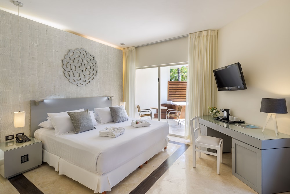Ocean Maya Royale - Adults Only -  All Inclusive — Hotel rooms in Playa del Carmen, Quintana Roo