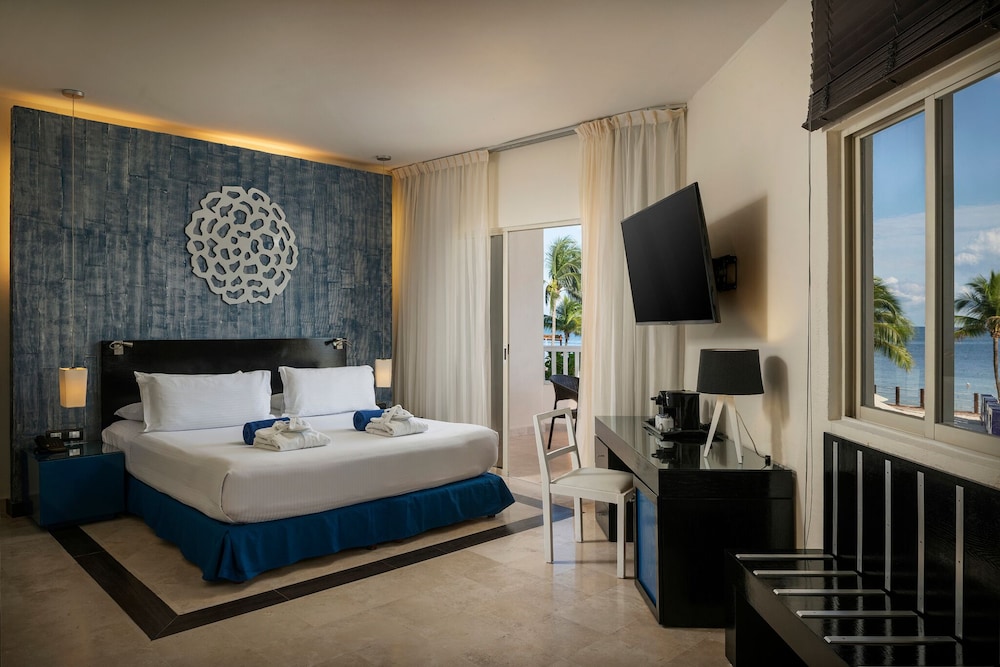 Ocean Maya Royale - Adults Only -  All Inclusive — Hotel rooms in Playa del Carmen, Quintana Roo