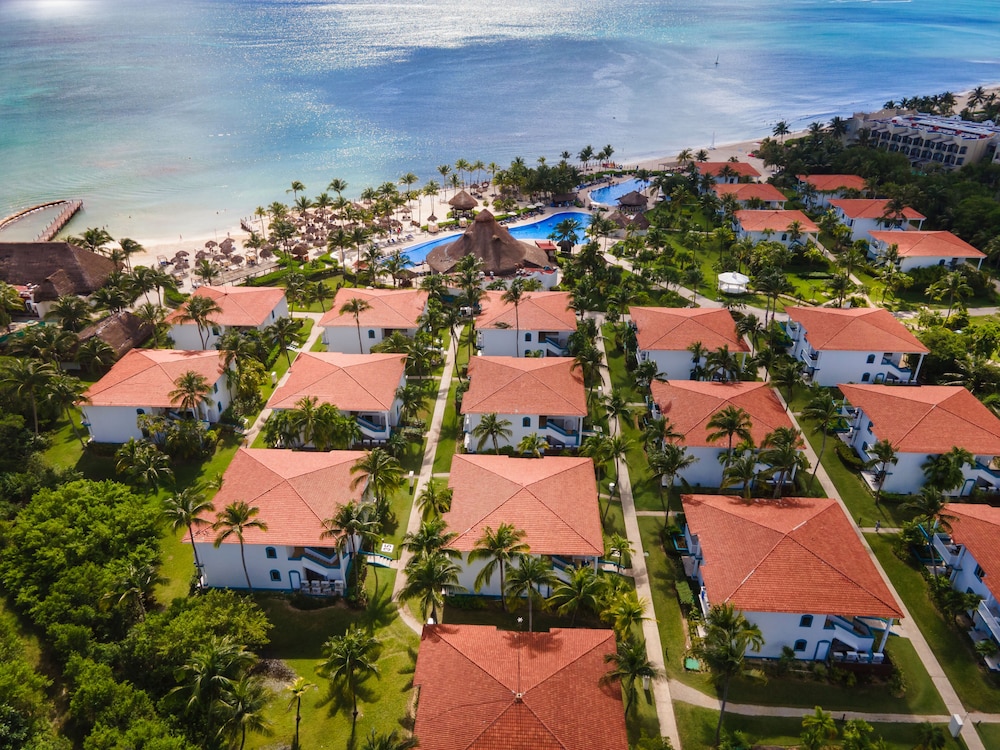 Ocean Maya Royale - Adults Only -  All Inclusive — Hotel building in Playa del Carmen, Quintana Roo