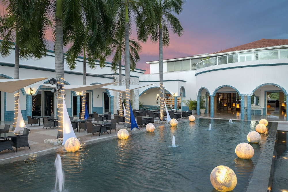 Ocean Maya Royale - Adults Only -  All Inclusive — Restaurant & bars in Playa del Carmen, Quintana Roo