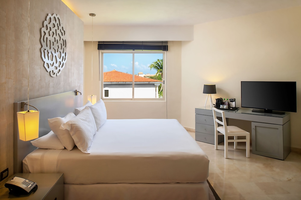 Ocean Maya Royale - Adults Only -  All Inclusive — Hotel rooms in Playa del Carmen, Quintana Roo