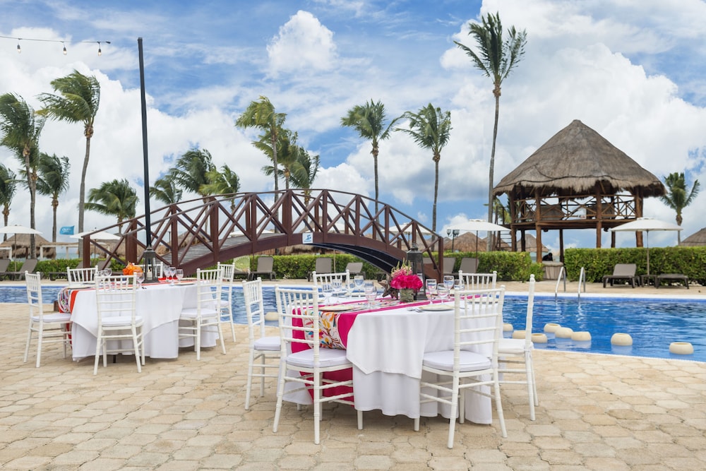 Ocean Maya Royale - Adults Only -  All Inclusive — Swimming pool in Playa del Carmen, Quintana Roo