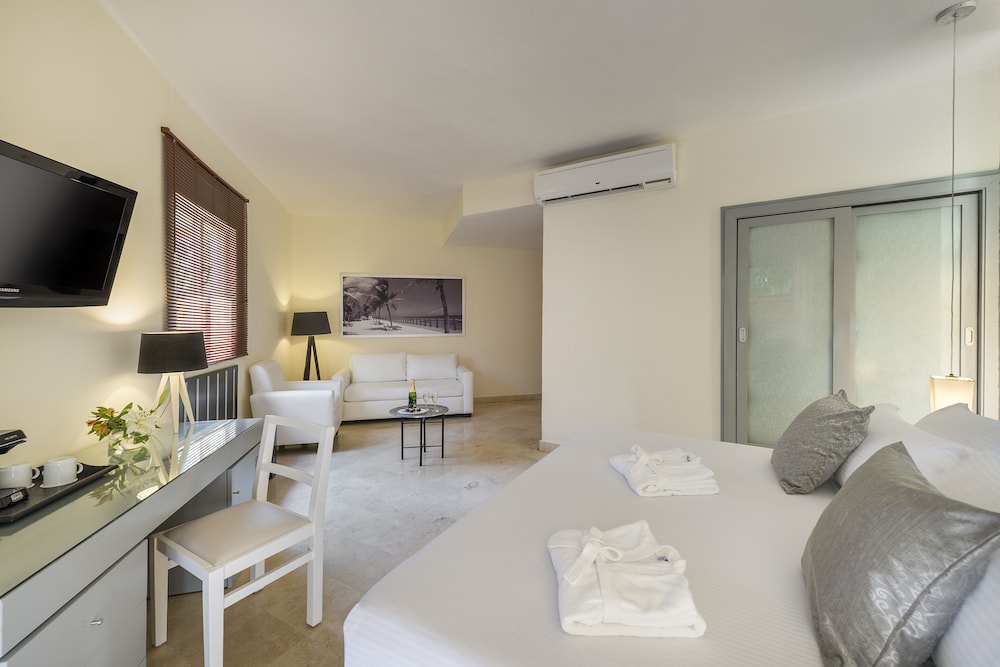 Ocean Maya Royale - Adults Only -  All Inclusive — Hotel rooms in Playa del Carmen, Quintana Roo