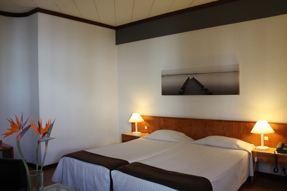Hotel Windsor — Hotel rooms in Funchal, Madeira