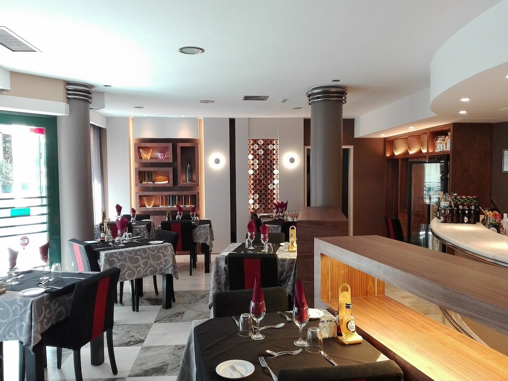 Hotel Windsor — Restaurant & bars in Funchal, Madeira