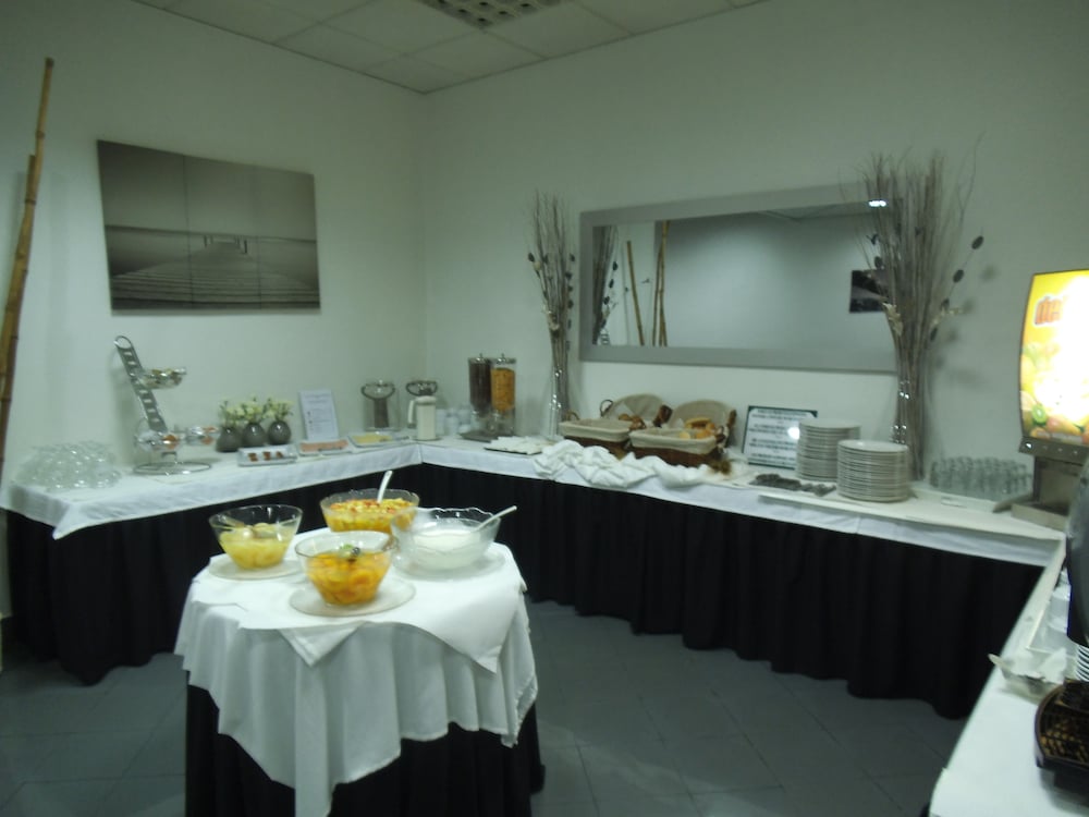 Hotel Windsor — Restaurant & bars in Funchal, Madeira