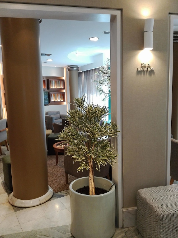 Hotel Windsor — Restaurant & bars in Funchal, Madeira