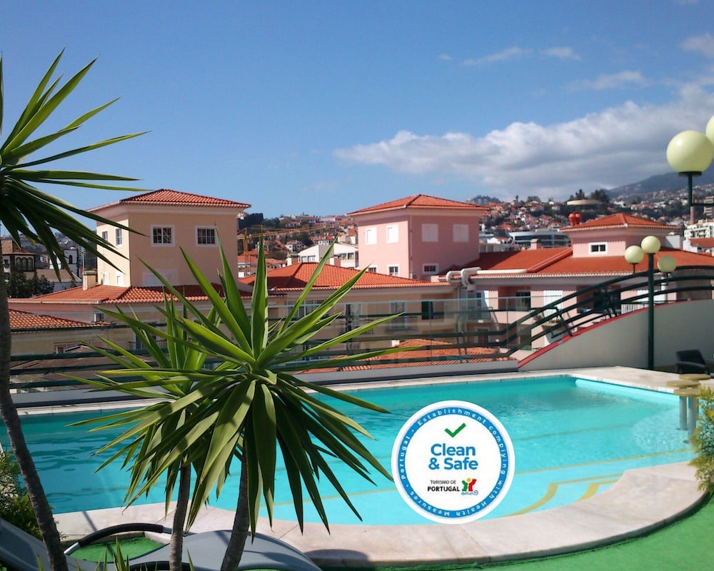 Hotel Windsor — Swimming pool in Funchal, Madeira