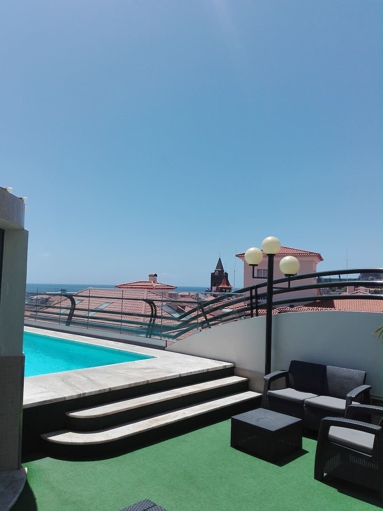Hotel Windsor — Swimming pool in Funchal, Madeira