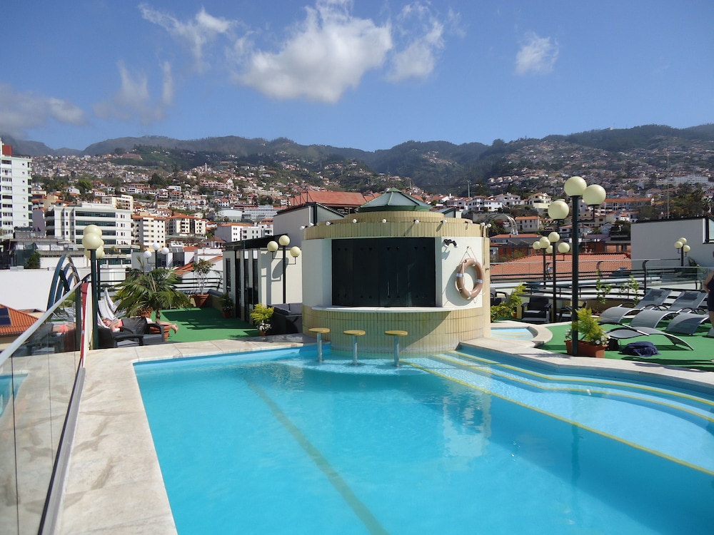 Hotel Windsor — Swimming pool in Funchal, Madeira