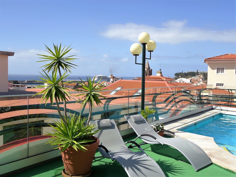 Hotel Windsor — Swimming pool in Funchal, Madeira