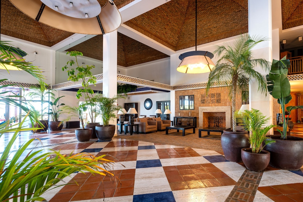 Grande Real Santa Eulalia Resort — Hotel building in Albufeira, Faro