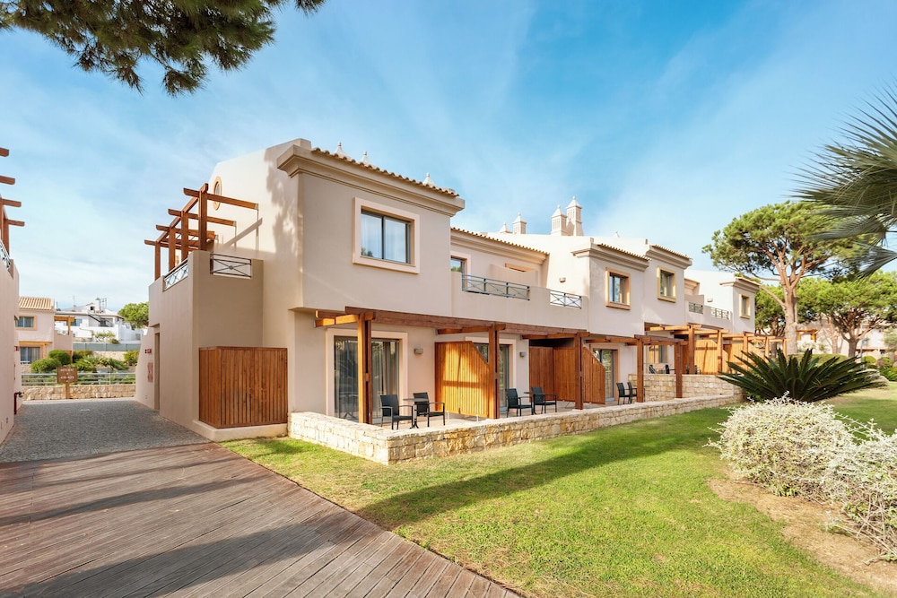 Grande Real Santa Eulalia Resort — Hotel building in Albufeira, Faro