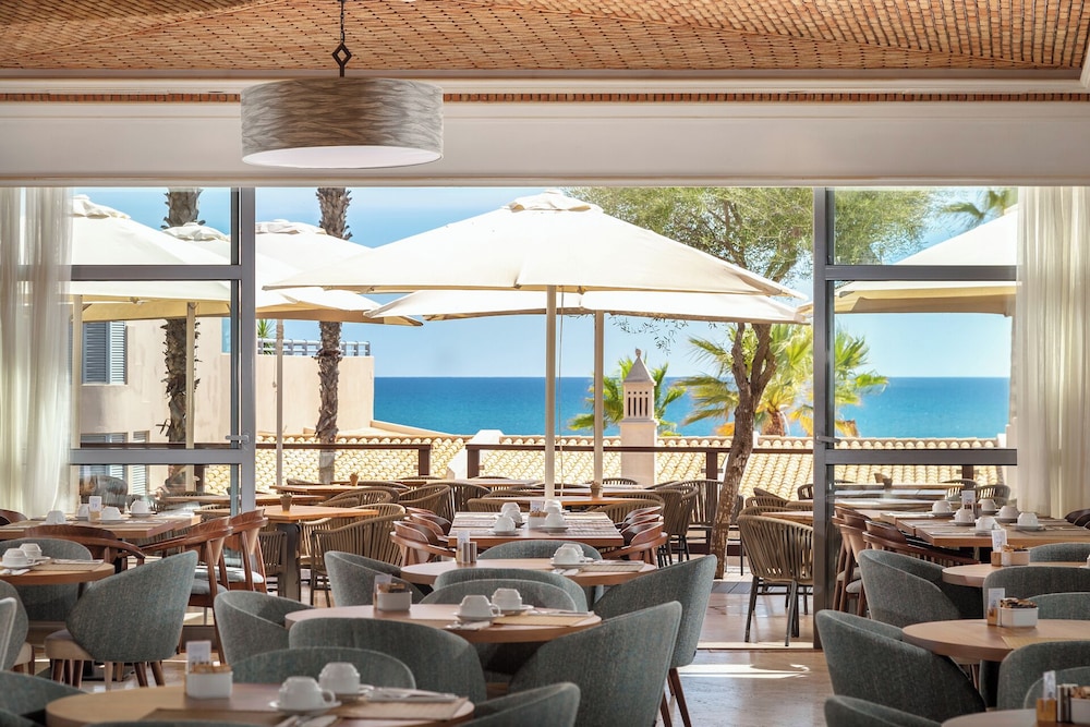 Grande Real Santa Eulalia Resort — Restaurant & bars in Albufeira, Faro