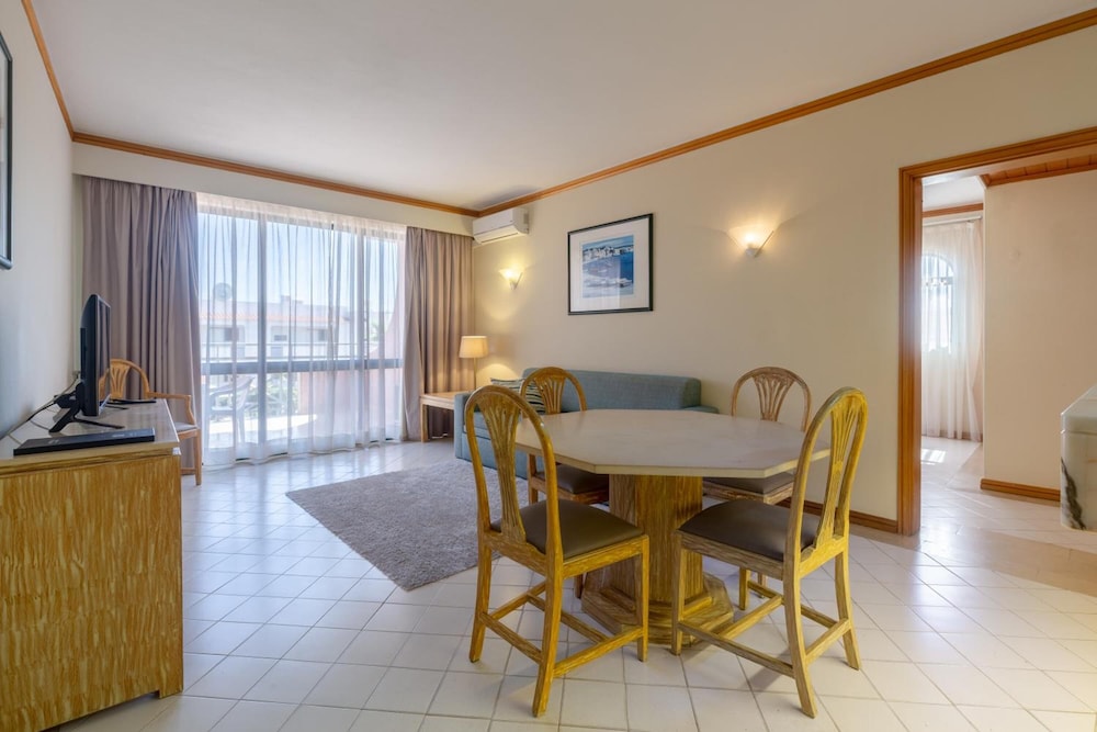 Luna Clube Oceano — Hotel rooms in Albufeira, Faro