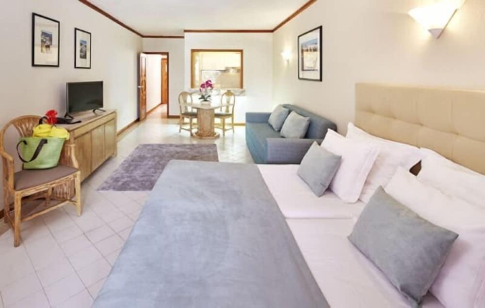 Luna Clube Oceano — Hotel rooms in Albufeira, Faro