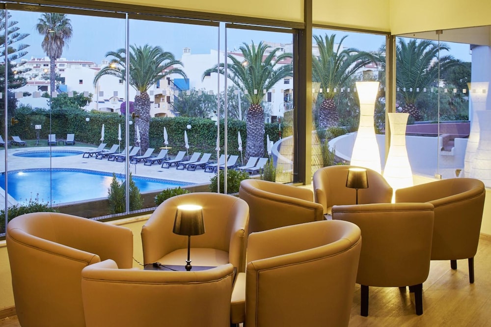 Luna Clube Oceano — Swimming pool in Albufeira, Faro