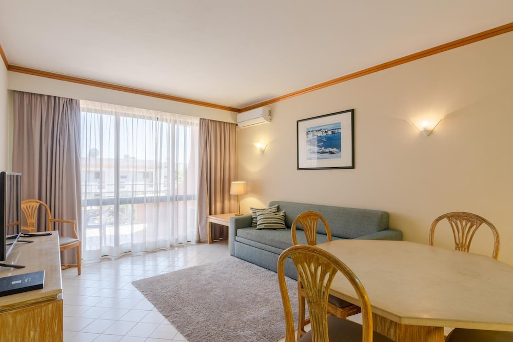 Luna Clube Oceano — Hotel rooms in Albufeira, Faro