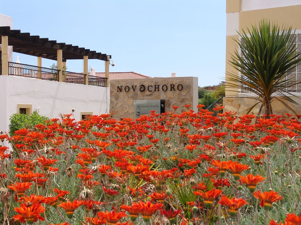 Novochoro Apartments — Hotel building in Albufeira, Faro