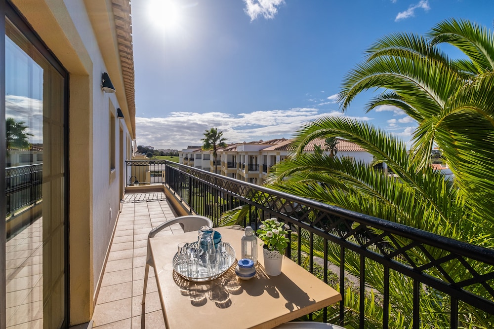 Novochoro Apartments — Hotel building in Albufeira, Faro