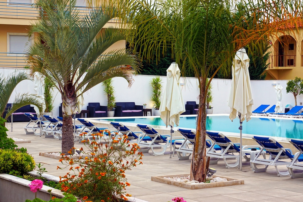 Novochoro Apartments — Swimming pool in Albufeira, Faro