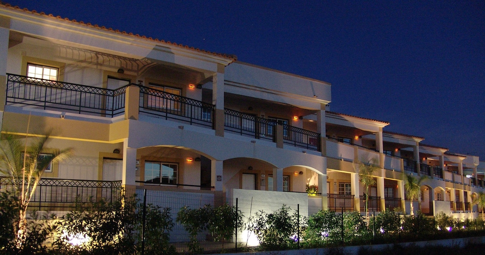 Novochoro Apartments — Hotel building in Albufeira, Faro