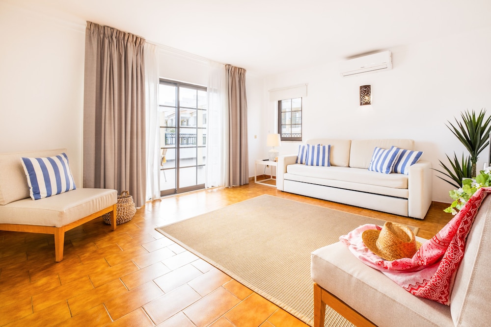 Novochoro Apartments — Hotel rooms in Albufeira, Faro