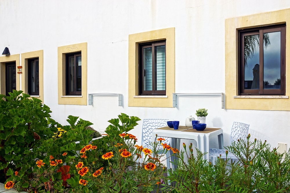 Novochoro Apartments — Hotel building in Albufeira, Faro