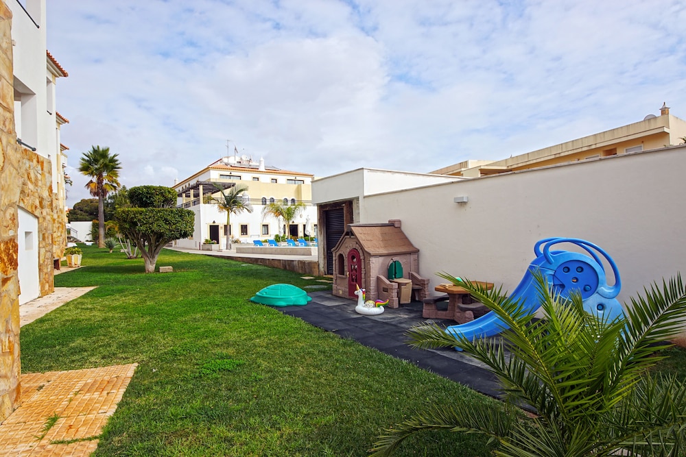 Novochoro Apartments — Hotel building in Albufeira, Faro