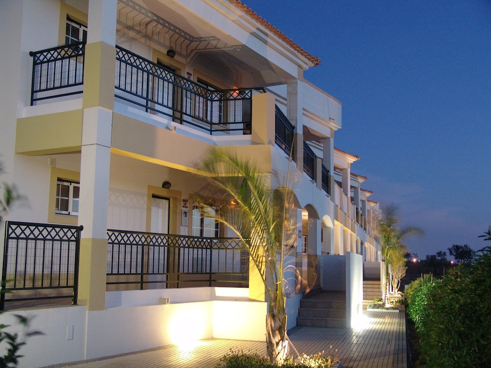 Novochoro Apartments — Hotel building in Albufeira, Faro