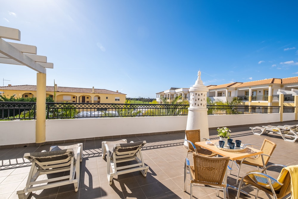 Novochoro Apartments — Hotel building in Albufeira, Faro