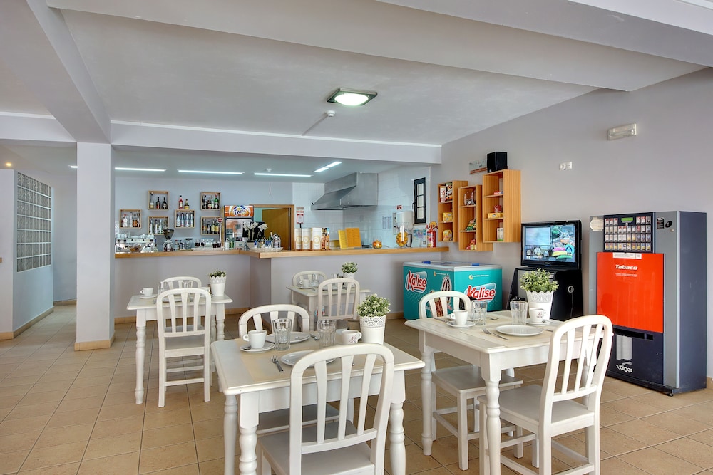 Novochoro Apartments — Restaurant & bars in Albufeira, Faro