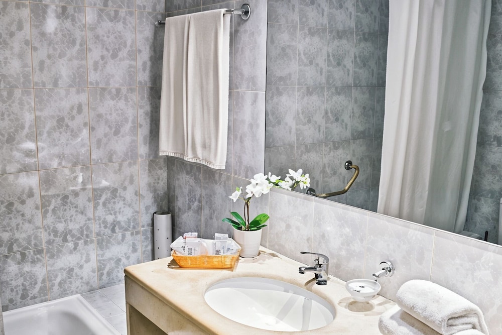 Ondamar Hotel — Hotel rooms in Albufeira, Faro