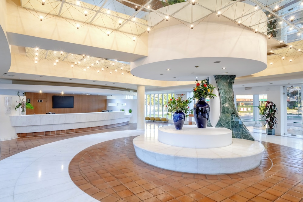 Ondamar Hotel — Hotel building in Albufeira, Faro