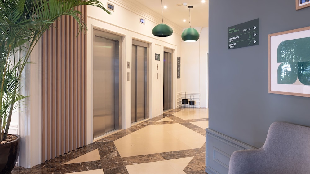 Holiday Inn Algarve Albufeira by IHG — Hotel building in Albufeira, Faro