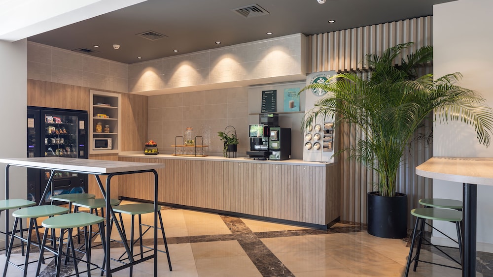 Holiday Inn Algarve Albufeira by IHG — Restaurant & bars in Albufeira, Faro