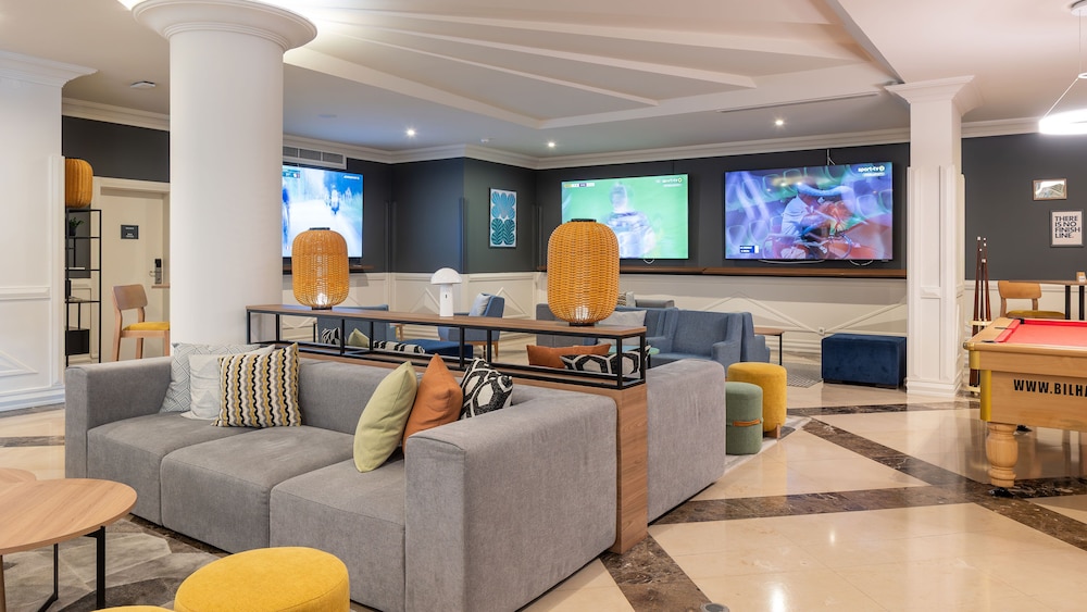 Holiday Inn Algarve Albufeira by IHG — Restaurant & bars in Albufeira, Faro