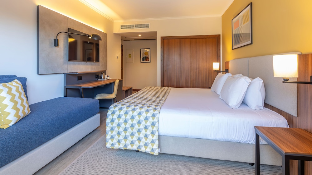 Holiday Inn Algarve Albufeira by IHG — Hotel rooms in Albufeira, Faro