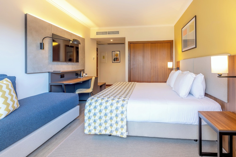Holiday Inn Algarve Albufeira by IHG — Hotel rooms in Albufeira, Faro