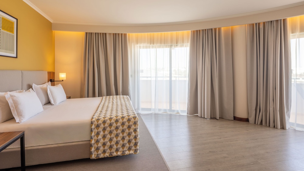 Holiday Inn Algarve Albufeira by IHG — Hotel rooms in Albufeira, Faro