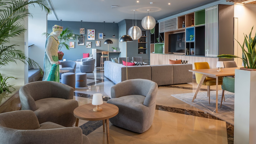Holiday Inn Algarve Albufeira by IHG — Restaurant & bars in Albufeira, Faro