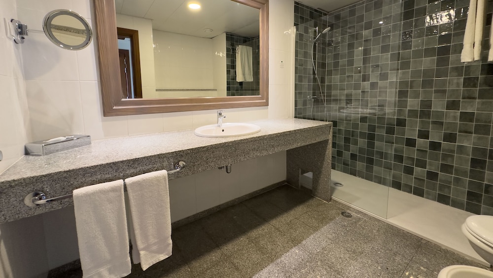 Holiday Inn Algarve Albufeira by IHG — Hotel rooms in Albufeira, Faro