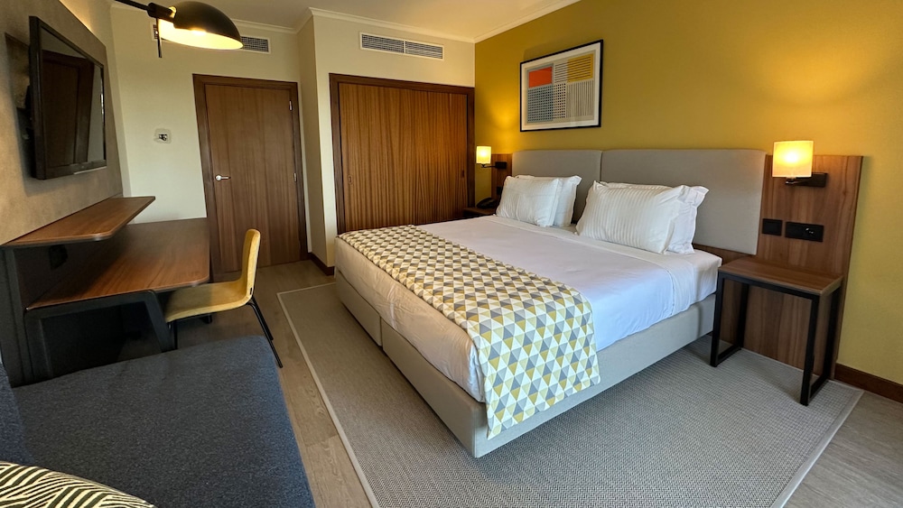 Holiday Inn Algarve Albufeira by IHG — Hotel rooms in Albufeira, Faro