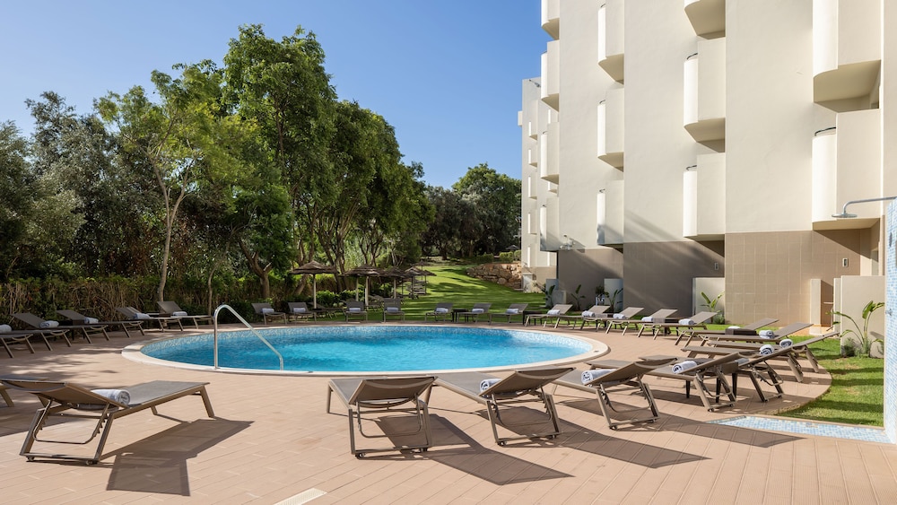 Holiday Inn Algarve Albufeira by IHG — Swimming pool in Albufeira, Faro