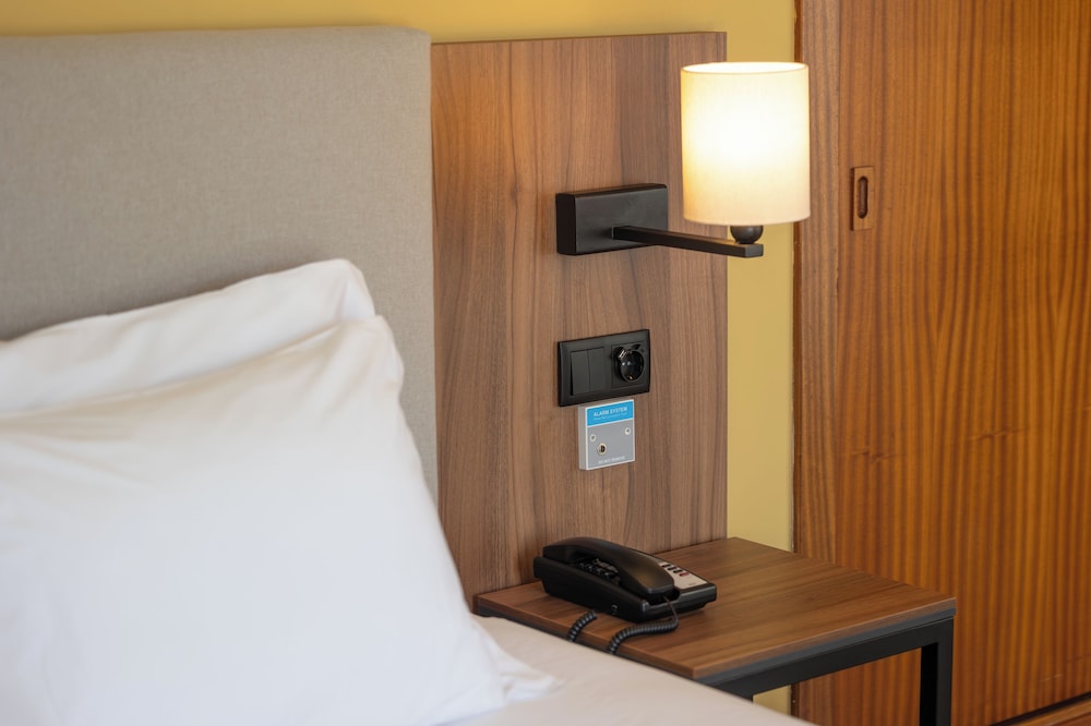 Holiday Inn Algarve Albufeira by IHG — Hotel rooms in Albufeira, Faro