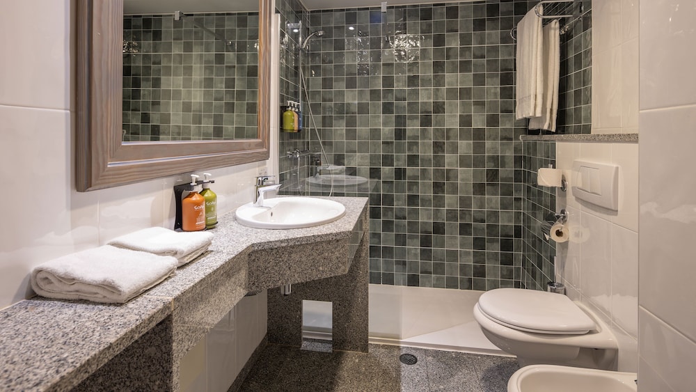Holiday Inn Algarve Albufeira by IHG — Hotel rooms in Albufeira, Faro