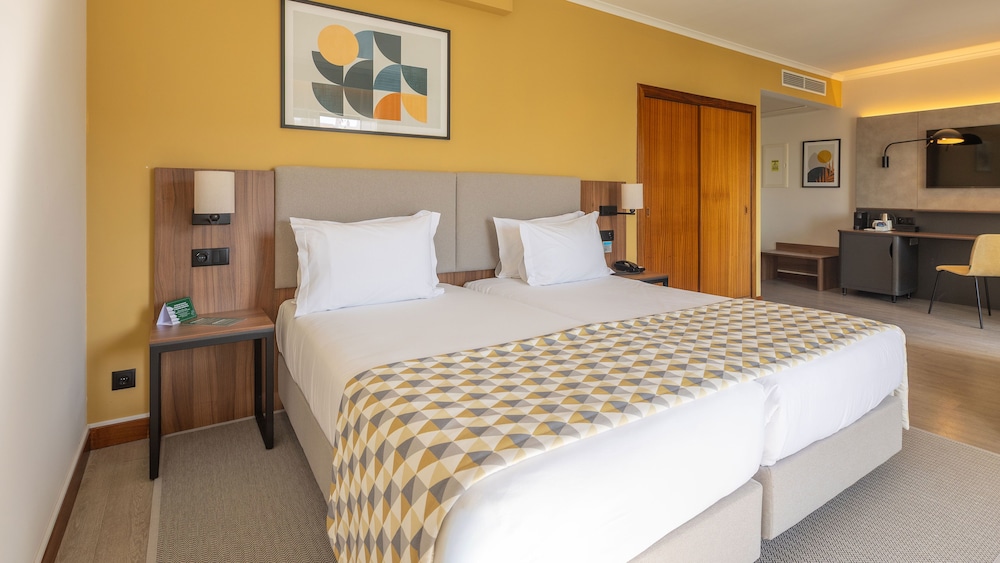 Holiday Inn Algarve Albufeira by IHG — Hotel rooms in Albufeira, Faro